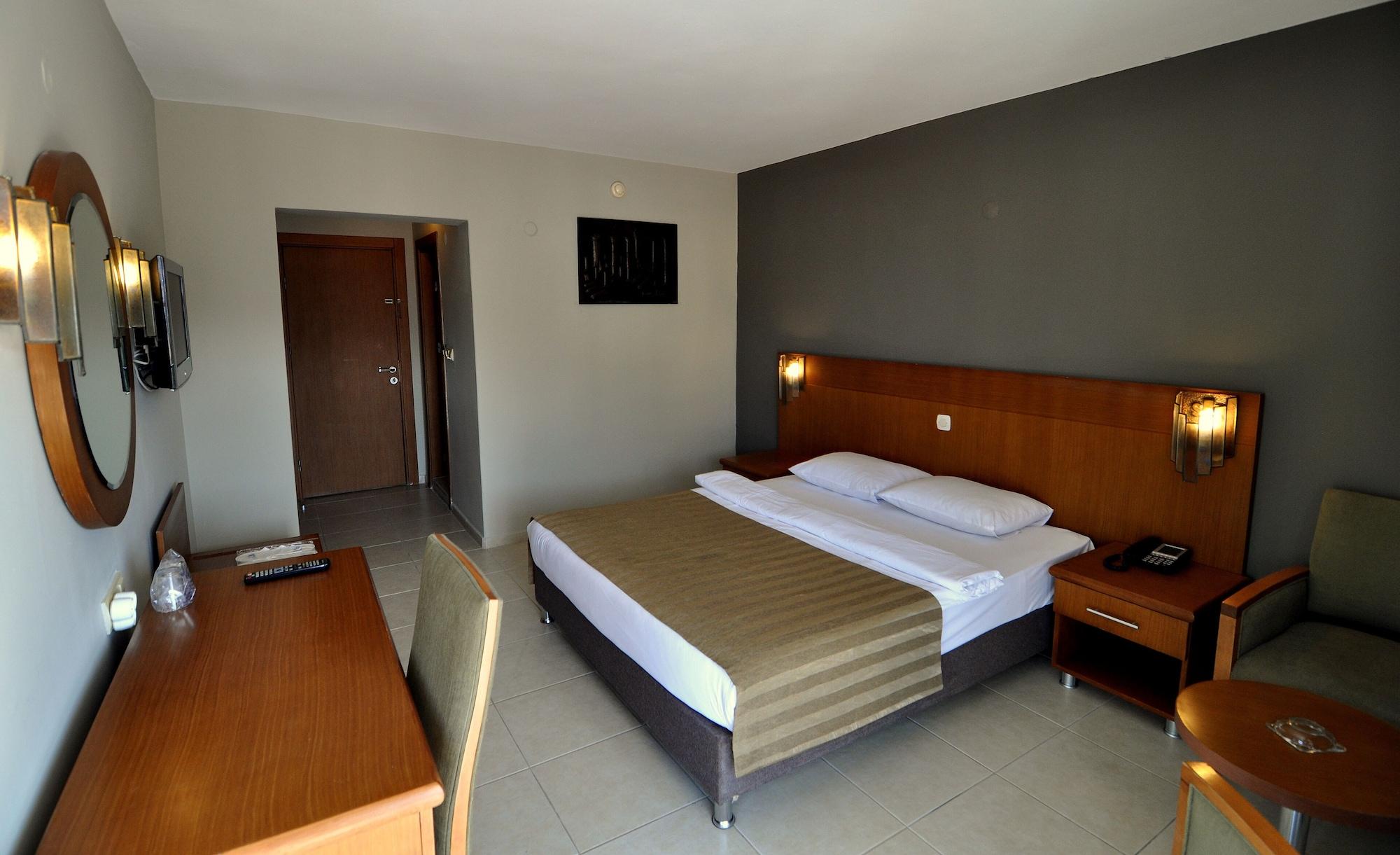 Surtel Hotel Kusadasi Bagian luar foto