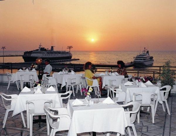 Surtel Hotel Kusadasi Bagian luar foto