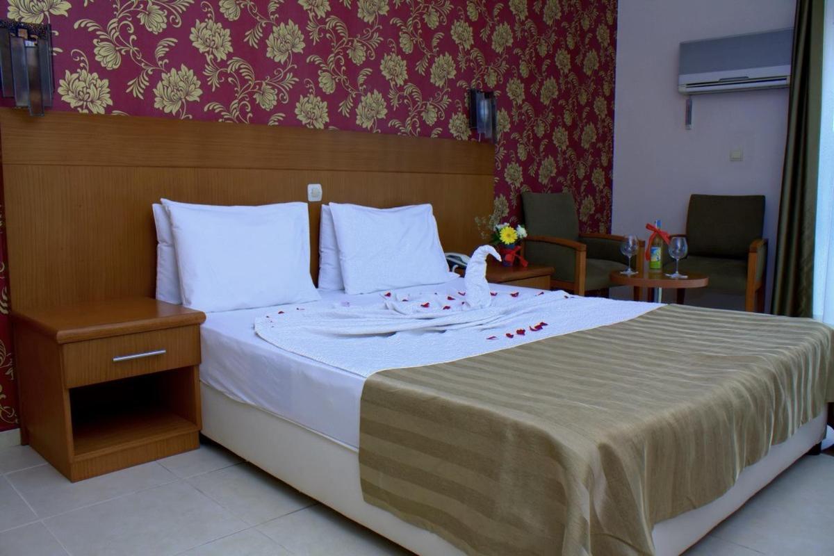 Surtel Hotel Kusadasi Bagian luar foto