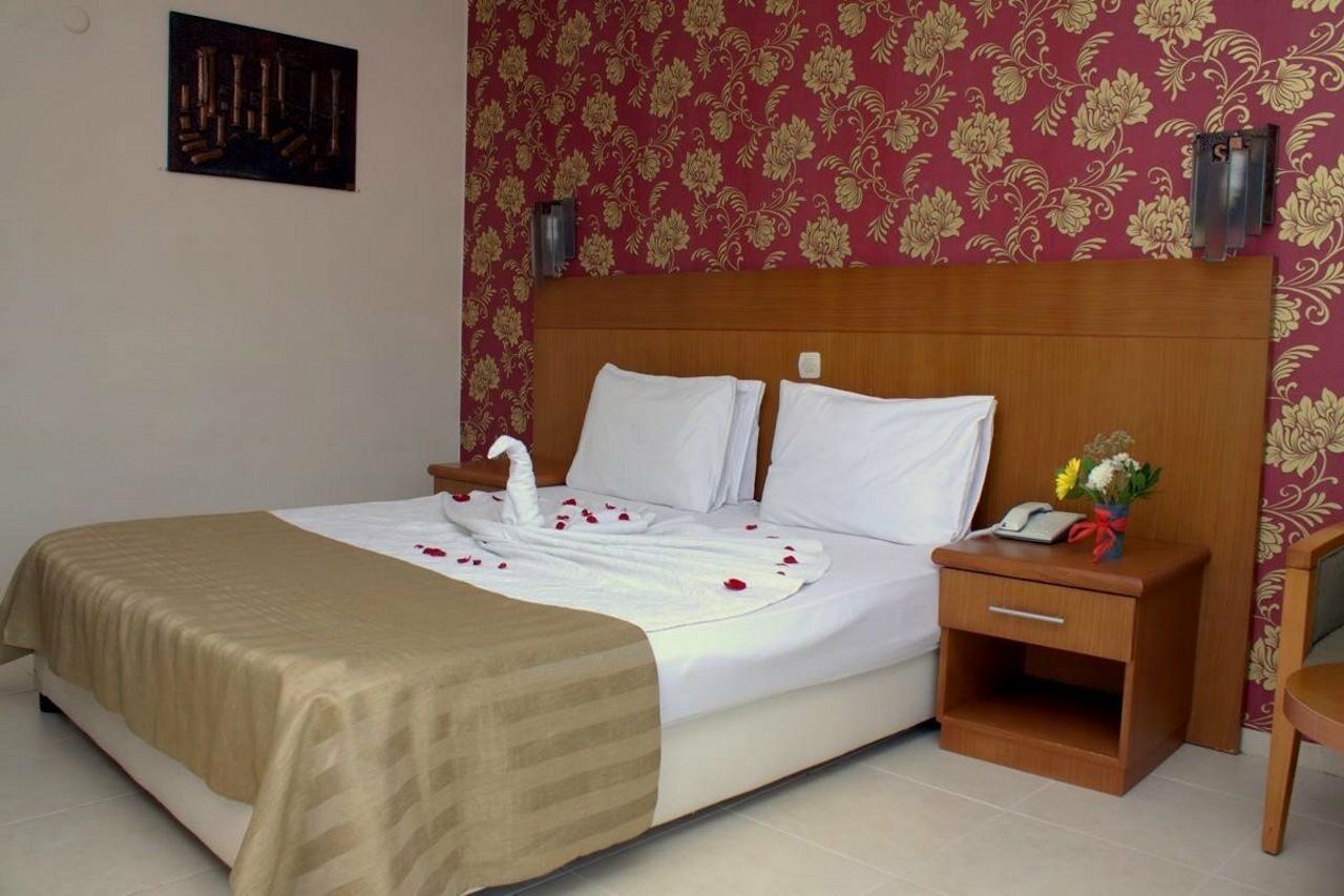 Surtel Hotel Kusadasi Bagian luar foto